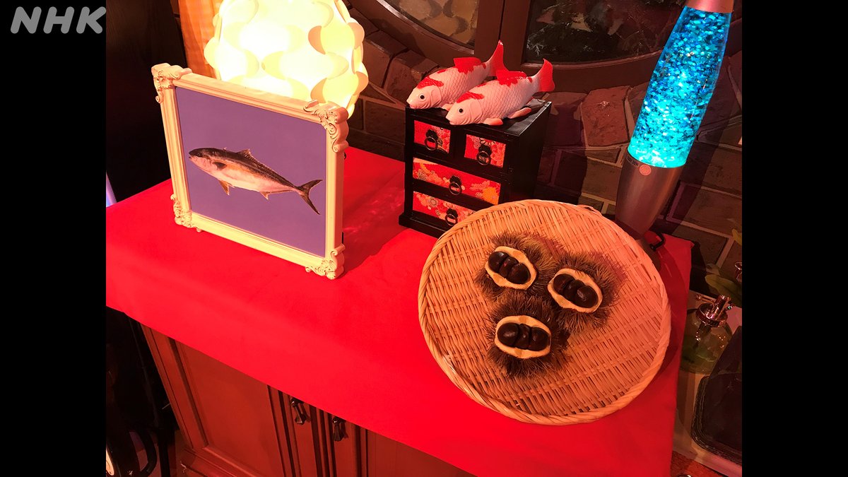 【NHKスタジオで「逃げ恥」の収録 小道具①】 「逃げ恥」の皆様に失礼のないよう、アップでは映らないと知りつつも、スタジオにダジャレ小道具をまぶして全力でお迎えいたしました