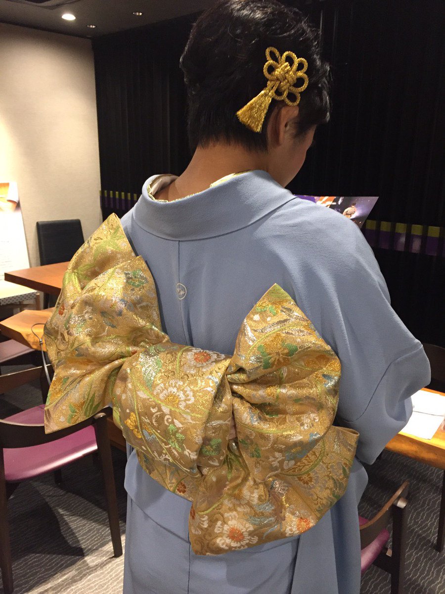 レスリングの表彰式にプレゼンターとして出席された伊調馨さんのお支度に協力させていただきました