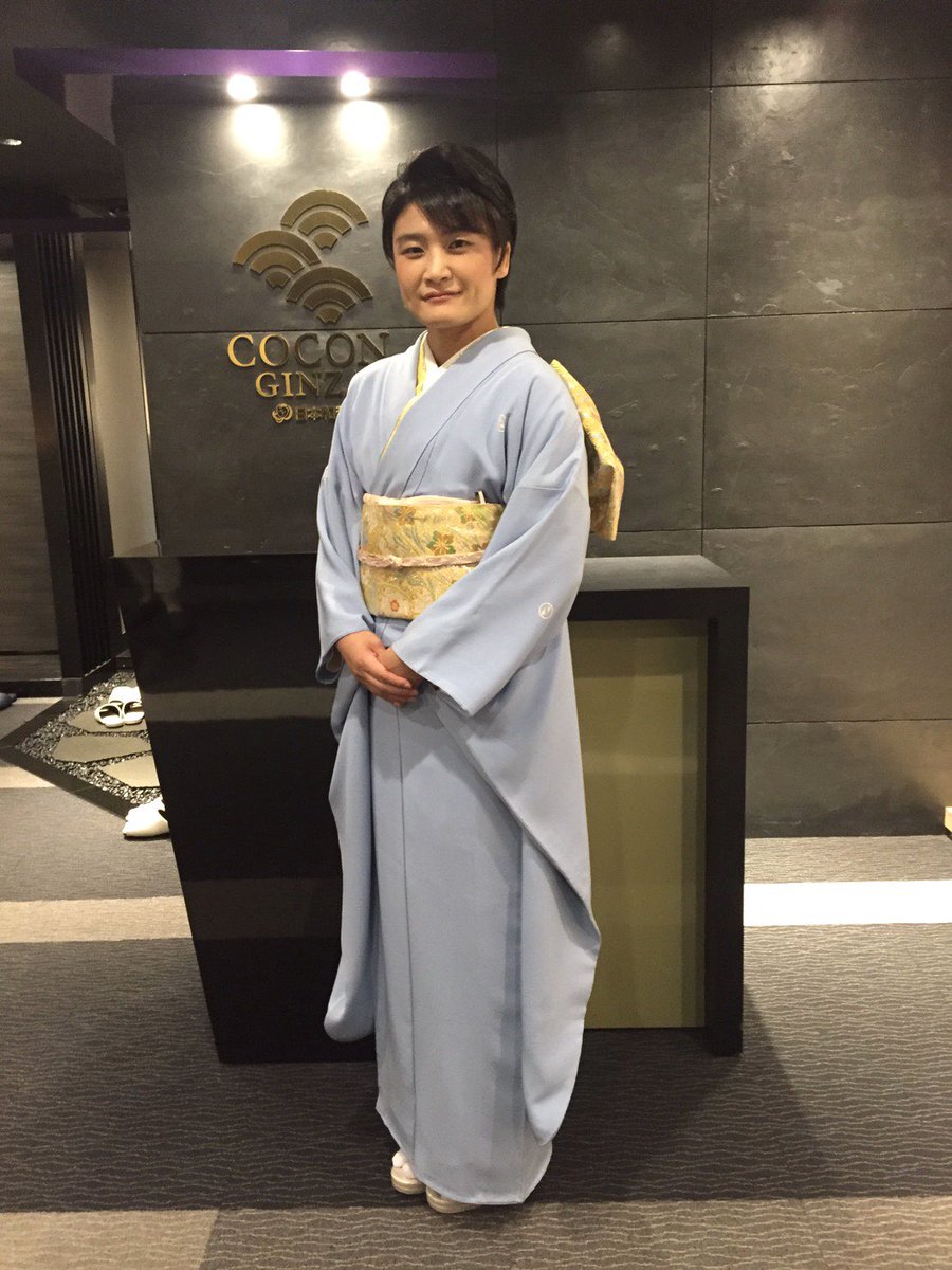 レスリングの表彰式にプレゼンターとして出席された伊調馨さんのお支度に協力させていただきました