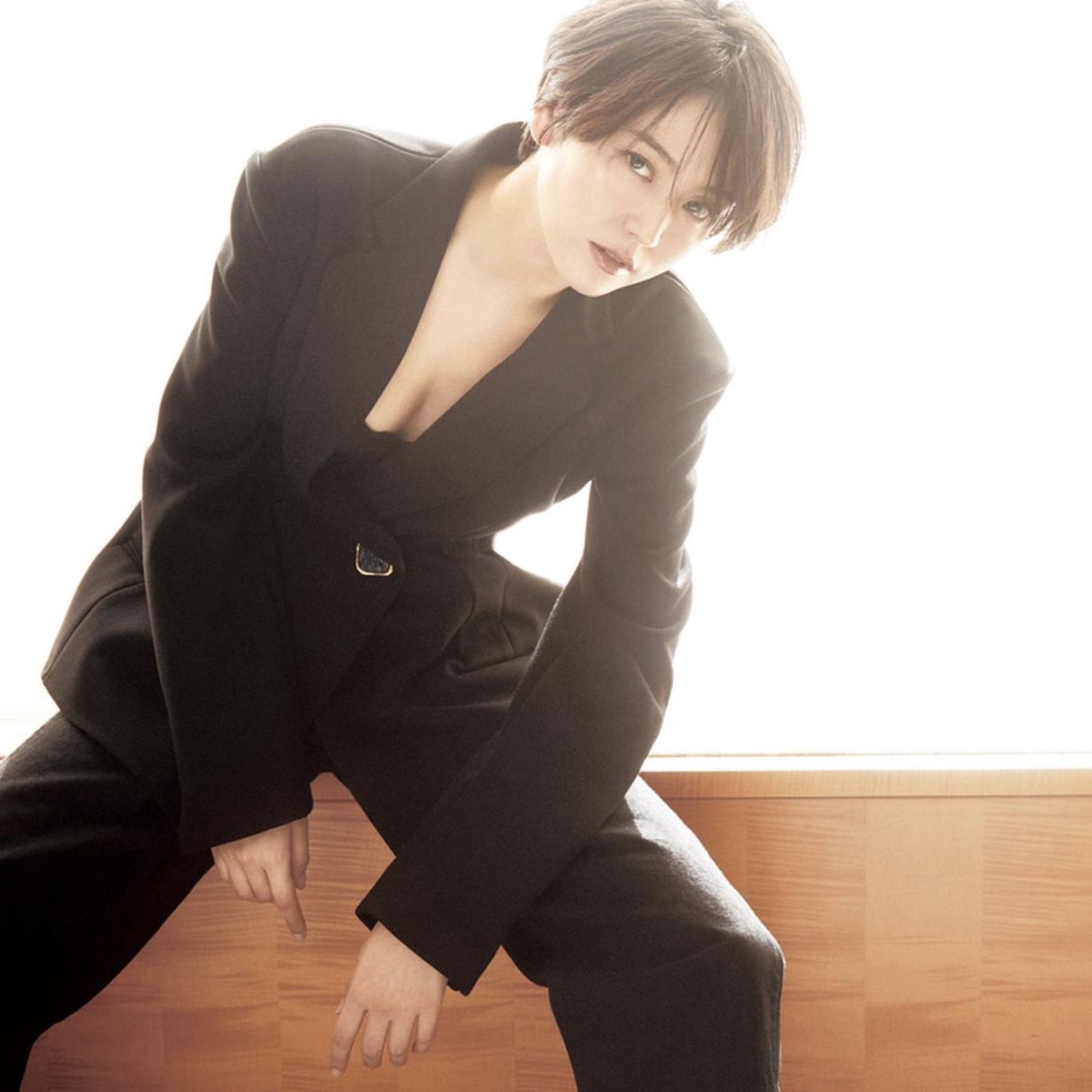 どうして誰も長澤まさみのパンツスーツが最高ってことを教えてくれなかったんですか