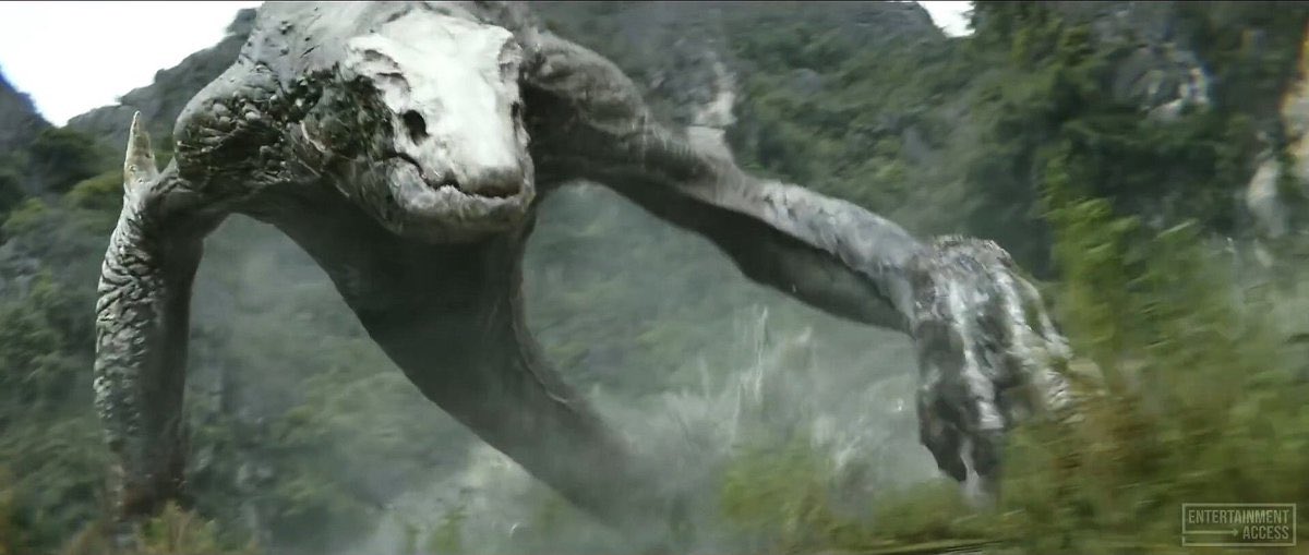 スカルクローラーちゃん、監督がポケモンのカラカラを手本にしたって言ってるけど、確かに名探偵ピカチュウ に出てくるカラカラを5000億倍不気味にした感じ  #キングコング 