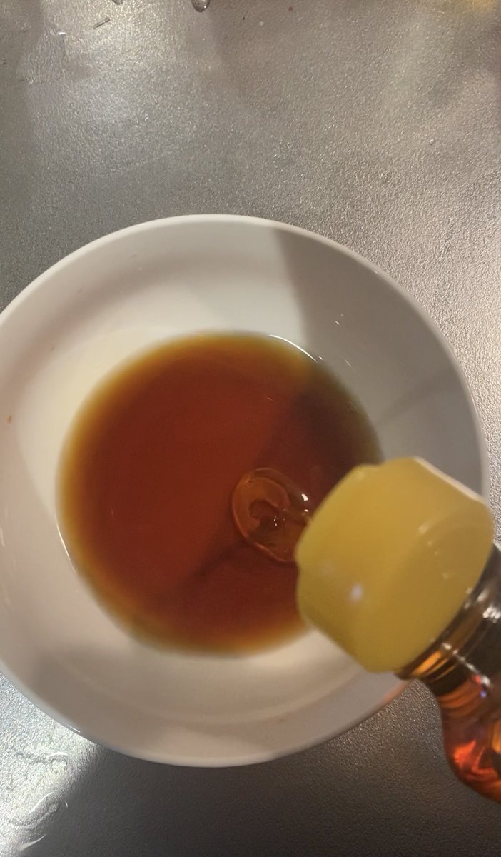 酢大さじ4、醤油大さじ2、白だし小さじ1、ごま油大さじ1混ぜるだけ