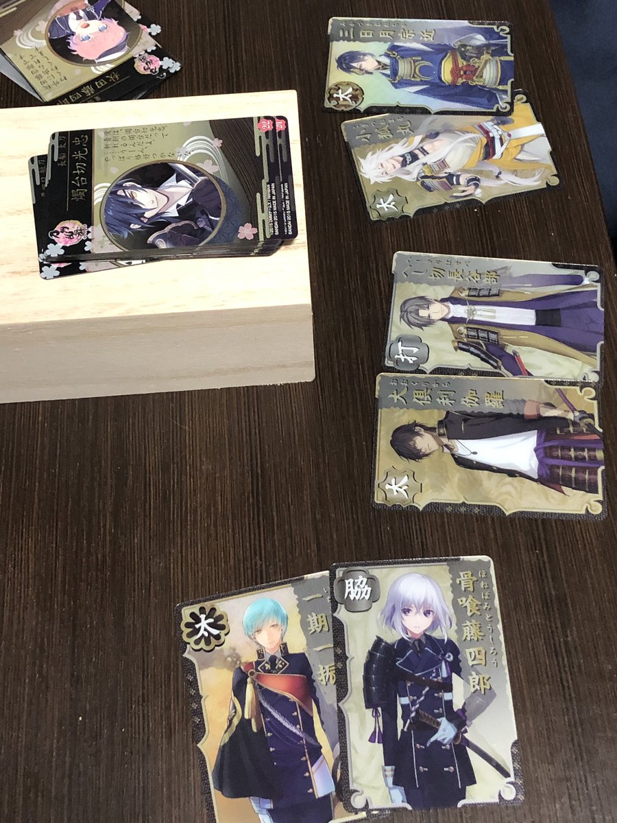 腐女子ポーカー(山札から5枚引きカップリングが多いと思う順で2枚選択してピクシブで検索