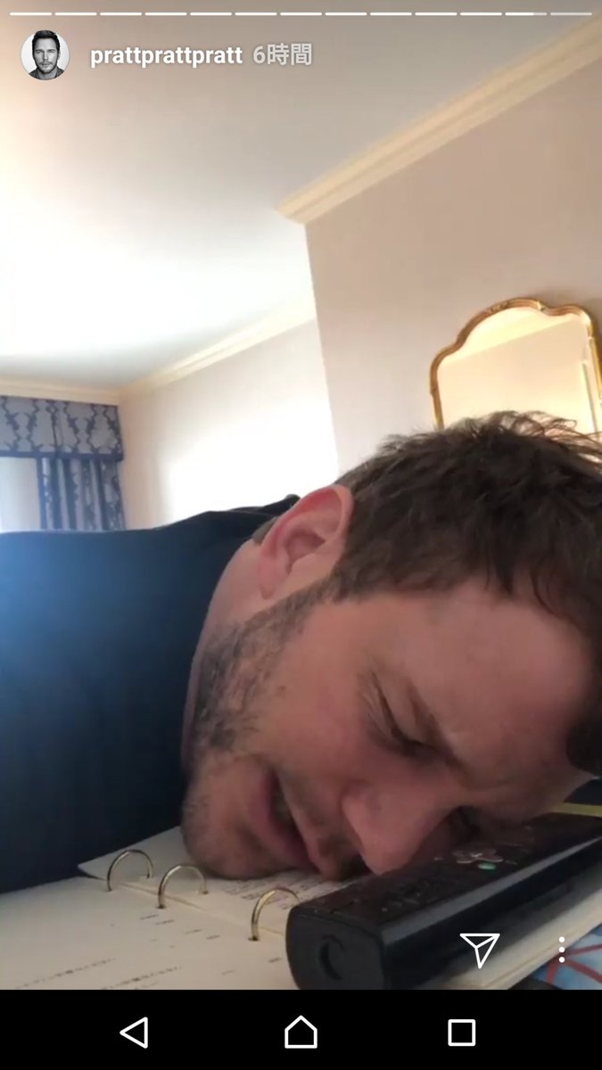 #ハリウッドスター来日時の味わい深い写真選手権 日本語読めなくてルームサービスを頼めず泣き崩れるクリプラ