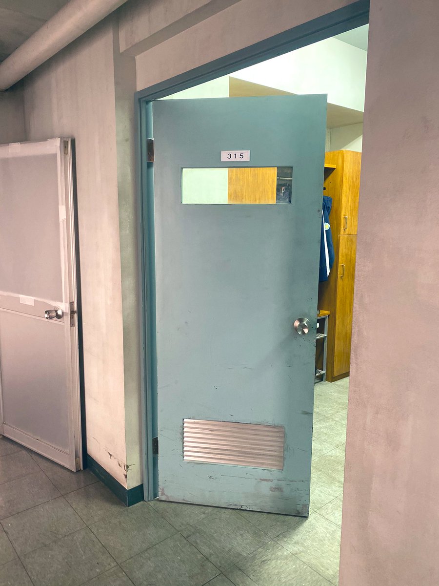 男子校出身で恋愛に疎い快の反応は…🤭 2人の寮の部屋にはこんな洗面所も