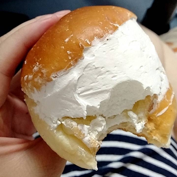 高校の購買のパンの味がします