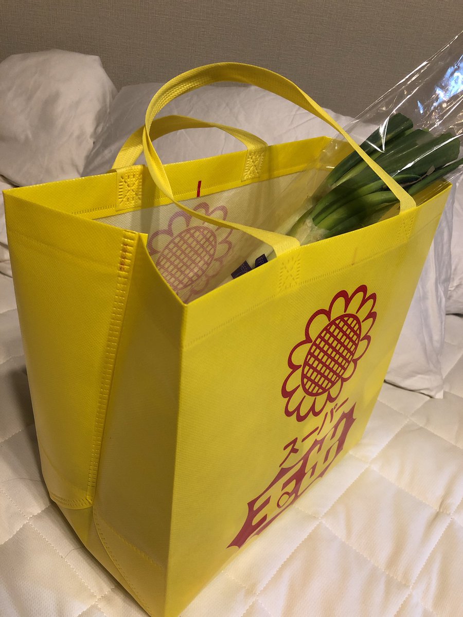 玉出のエコバッグ可愛い  これ日本人にも外国人にも流行るんちゃうかな…めっちゃ荷物入るししっかりしてて最高すぎた… 爆買いされるでこれ… ただ｢帰り道恥ずかしかった｣っていうのだけが欠点… 