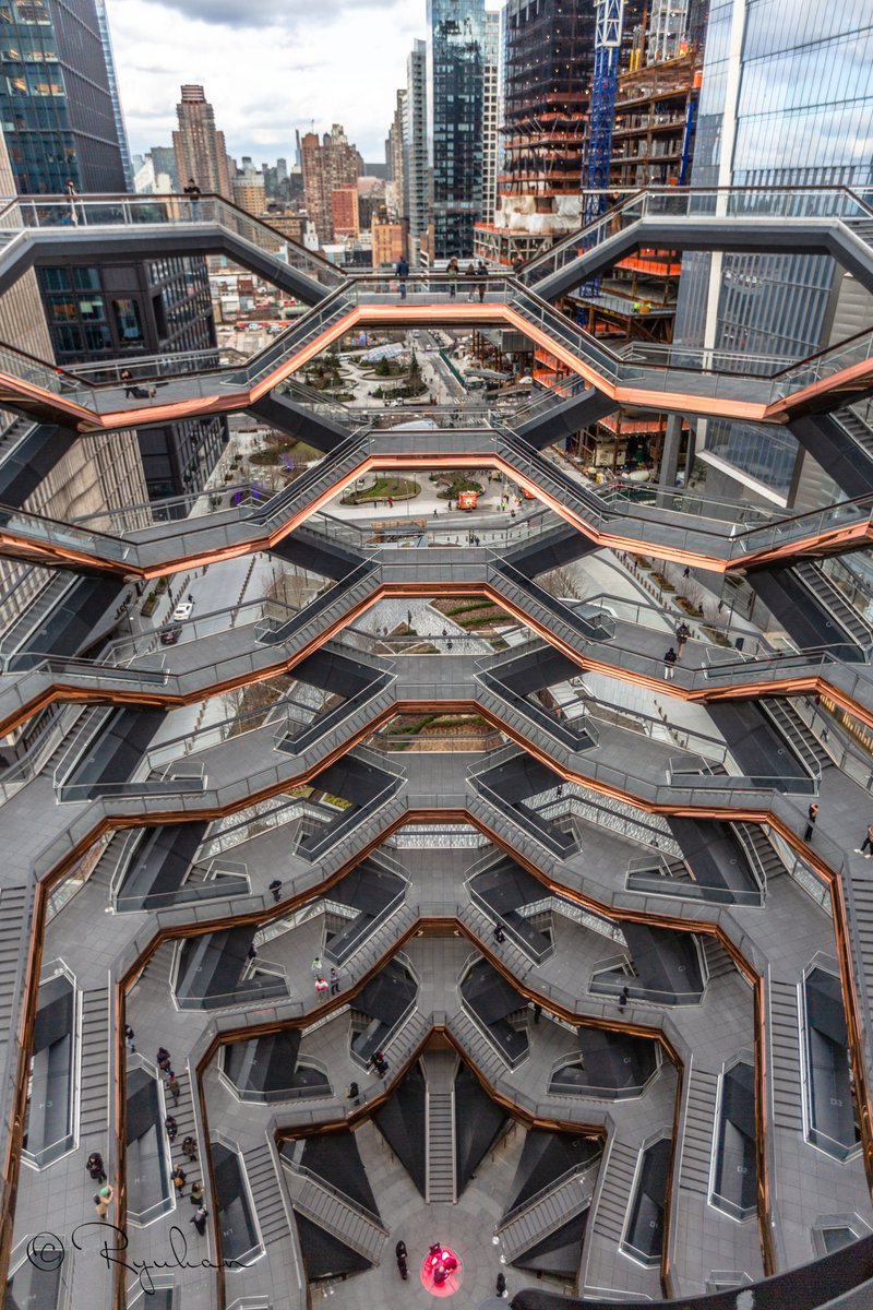 悲劇の階段 ”The Vessel” 2億ドルをかけて建設された巨大な彫刻