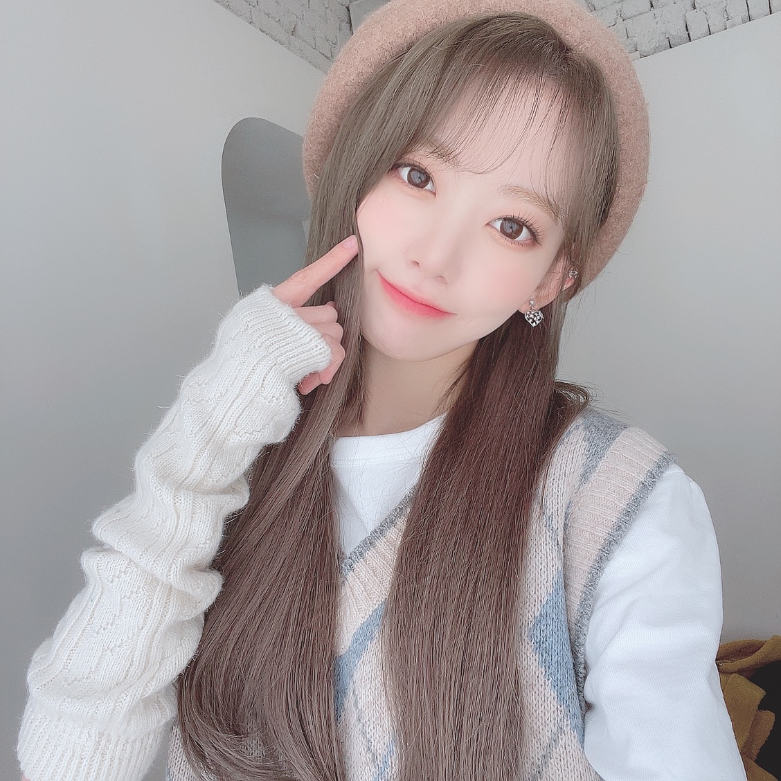 2020년도 너무 너무 고마웠어요  영원히 위즈원 사랑해요 :) 2021년도 잘 부탁해용🐱  2020年本当にありがとう 永遠にWIZ*ONE愛してます :) 2021年もよろしくね🐱  #사쿠라Dream #さくら #宮脇咲良 #IZONE #아이즈원 #アイズワン 