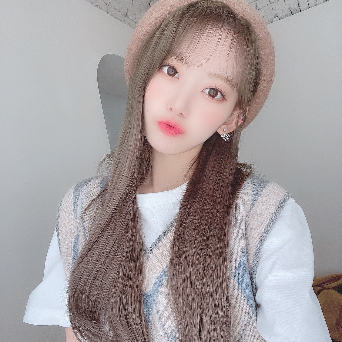 2020년도 너무 너무 고마웠어요  영원히 위즈원 사랑해요 :) 2021년도 잘 부탁해용🐱  2020年本当にありがとう 永遠にWIZ*ONE愛してます :) 2021年もよろしくね🐱  #사쿠라Dream #さくら #宮脇咲良 #IZONE #아이즈원 #アイズワン 