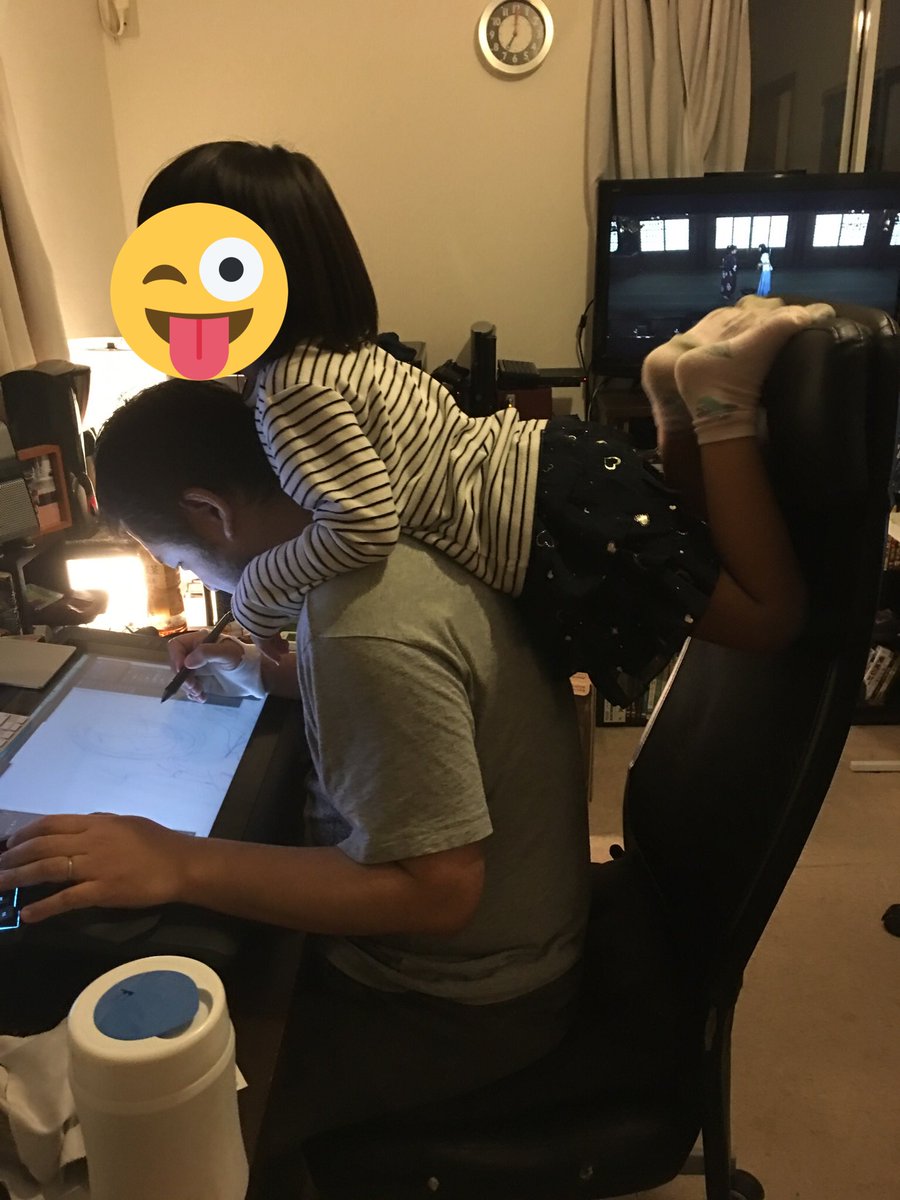 よくぞムスメの仕事の邪魔っぷりを撮ってたな奥様  #お前よくぞそんなもん撮ってたな選手権 