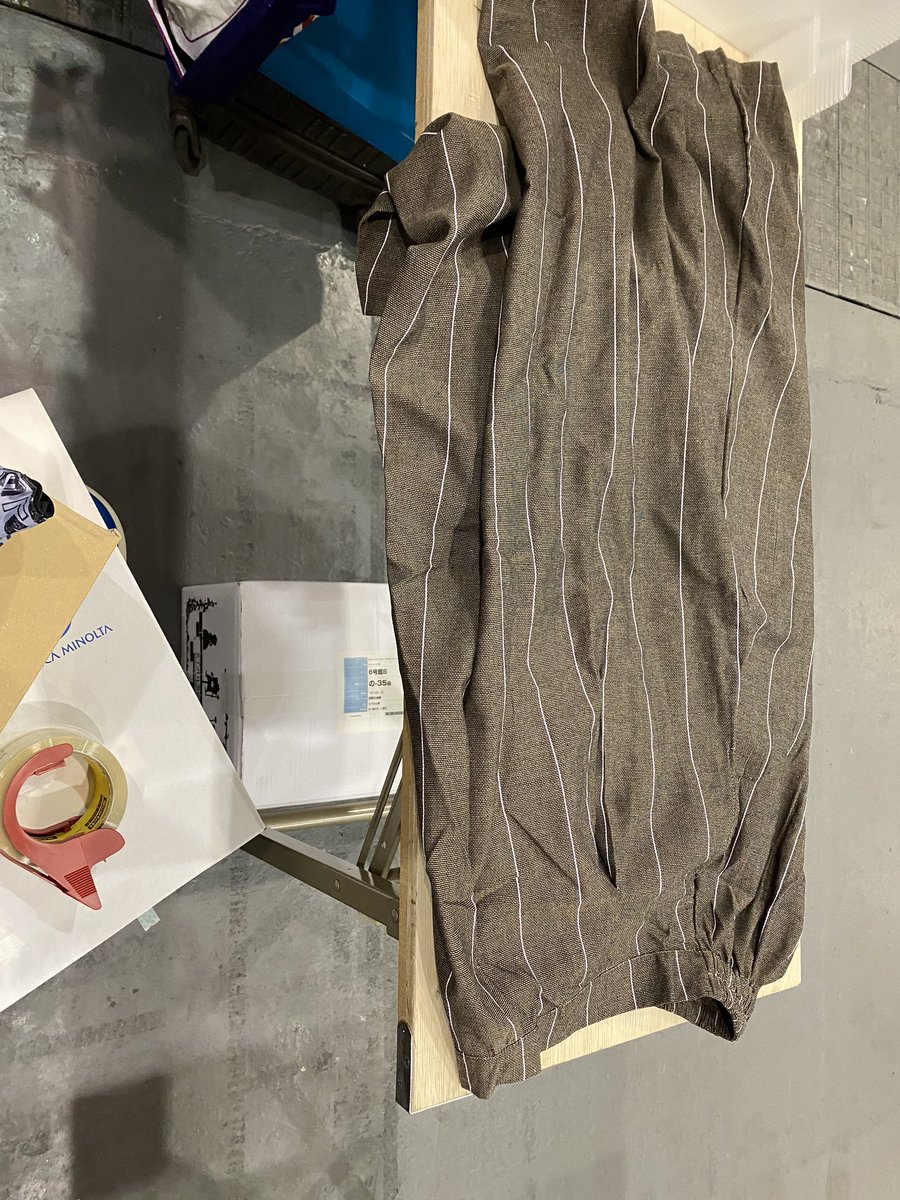 【速報】敷布持ってきたと思ってたらワイドパンツだった 