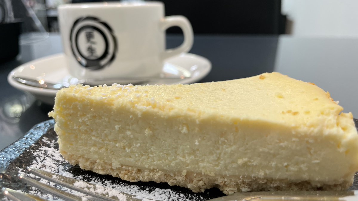 任侠カフェっていう何かの事務所みたいなカフェ 有り金全部持って行かれる雰囲気なのに健全なカフェだった