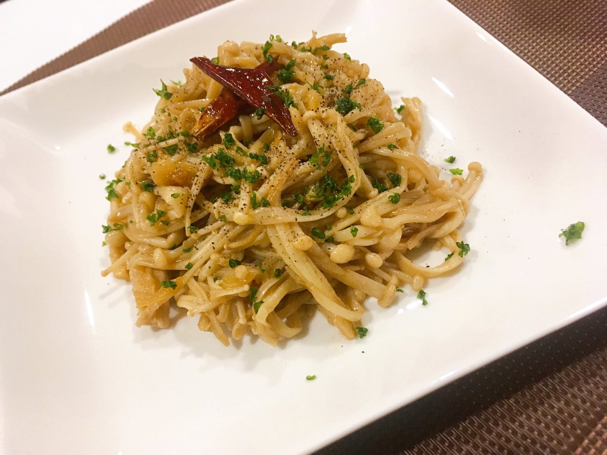 パスタの代わりにえのきでペペロンチーノ作ったら低糖質な上にめっちゃ旨くてビール進む