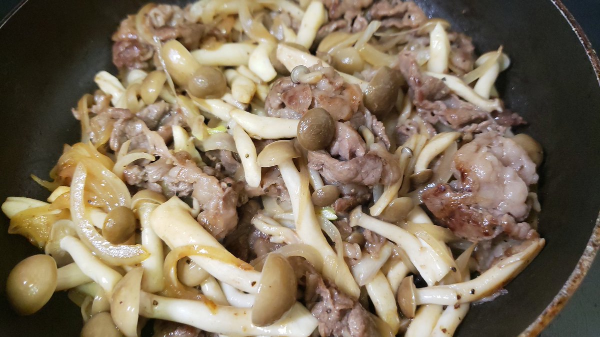 天使のような低糖質に悪魔のような中毒性を兼ね備えた  「天使と悪魔のクリーム煮」  が完成しました  牛肉とキノコをチーズの中でも断トツに糖質が少ないクリームチーズで煮込みました  まるでフレンチのような深いコクをお楽しみください  レシピはこちら