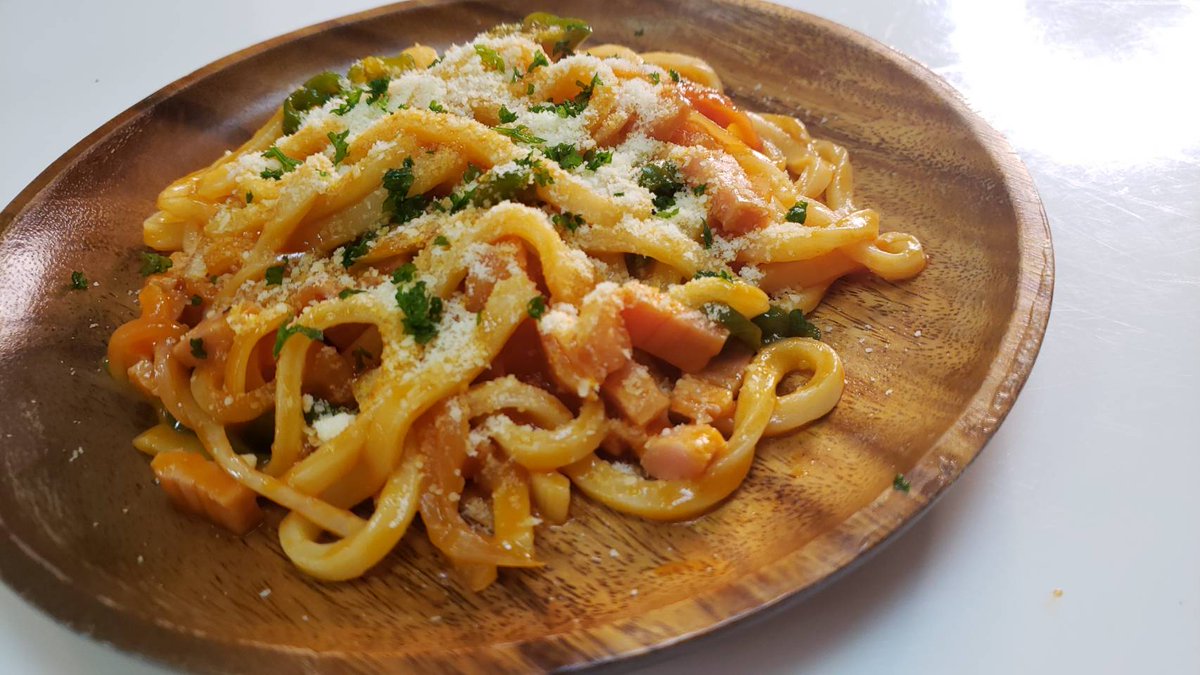 濃厚なナポリタンにはやっぱり太麺が合う、じゃぁうどんくらい太かったら