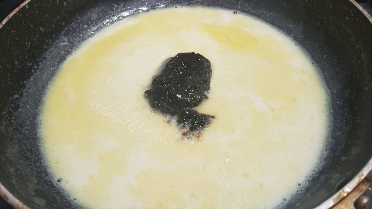 実は『ごはんですよ』は商品名完全無視して『パスタ』に使うのがマジでヤバい旨い  バター10g、ごはんですよ大さじ1半、三倍濃縮麺つゆ大さじ1弱、豆乳100cc温め  塩で茹でたパスタ100gと山葵4センチ入れ温め和え、小葱で海苔わさびクリームパスタ  今からお前の名は【パスタですよ】だよ