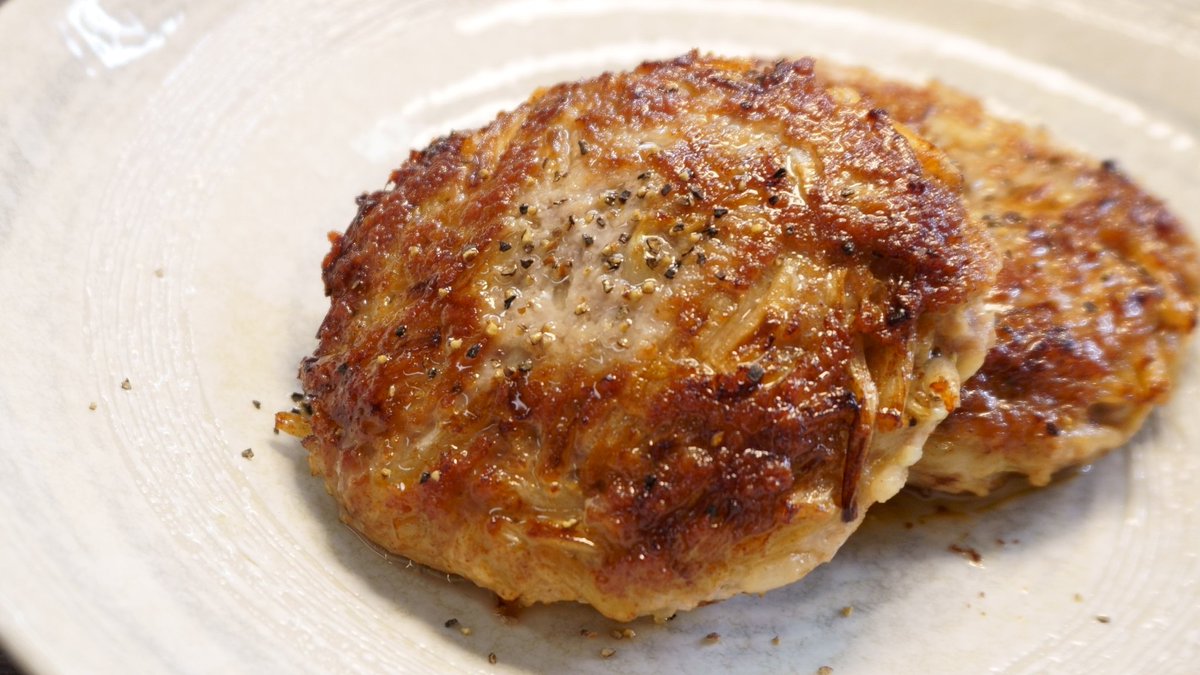 パン粉や卵を一切使わず、もやしをつなぎにするとザクザクで超旨いハンバーグが超簡単に出来る