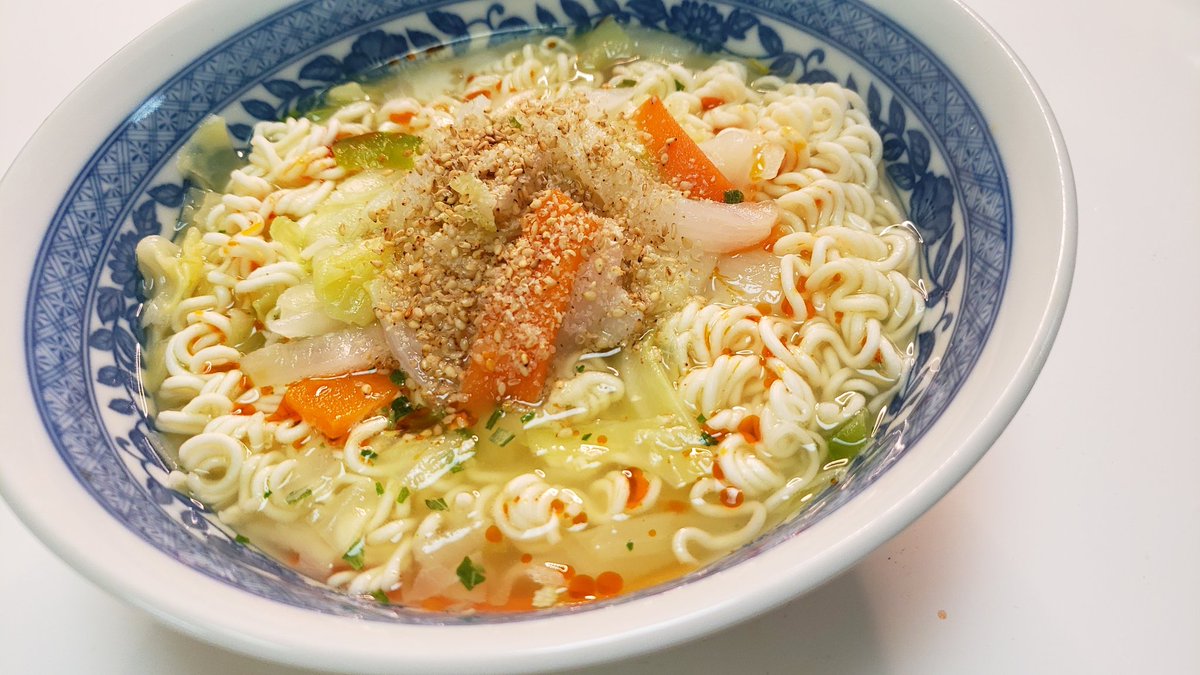 夕食難民はお湯すら沸かすのが辛いとのお声を多数いただいたので 『世界一簡単なタンメン』をどうぞ