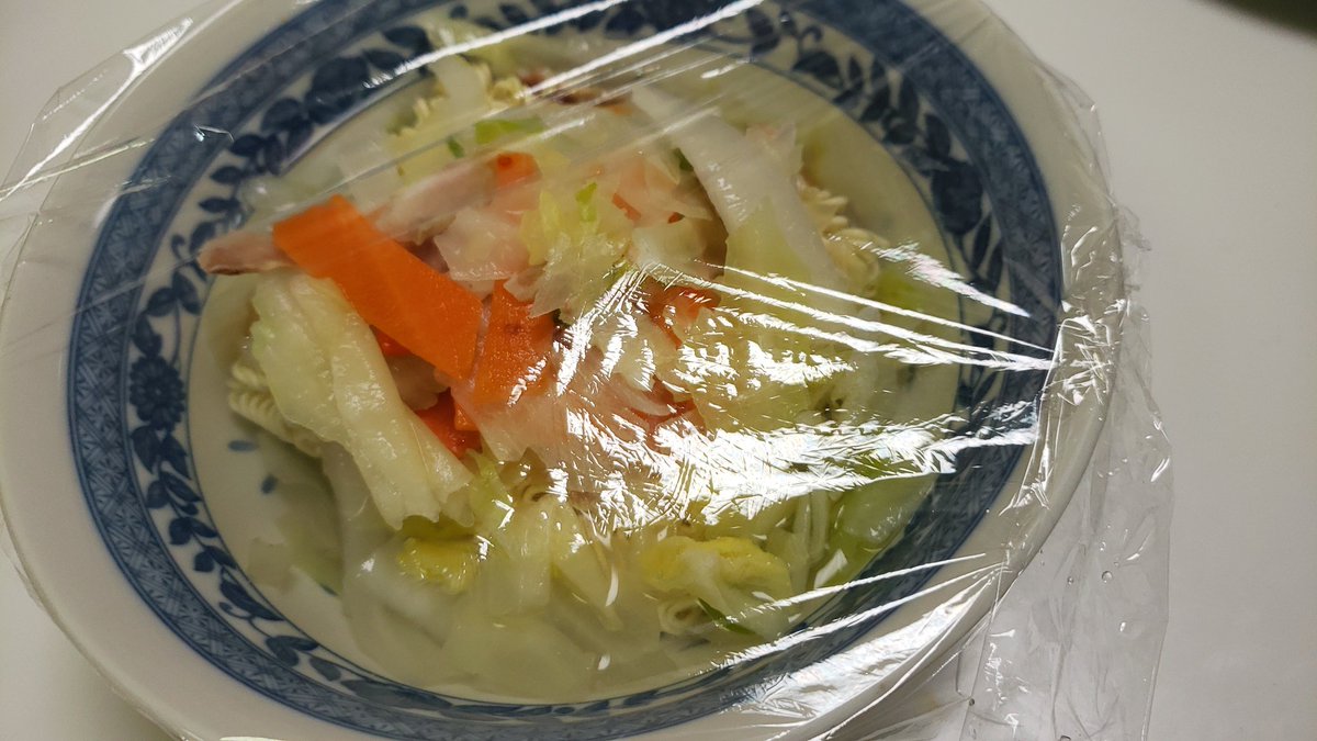 夕食難民はお湯すら沸かすのが辛いとのお声を多数いただいたので 『世界一簡単なタンメン』をどうぞ