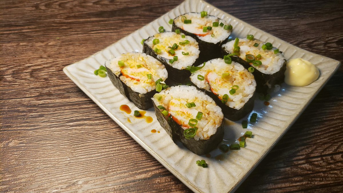 作るのが死ぬほどめんどくさい  『海鮮恵方巻き』  を「コンビニ食材」で「5分」で「300円台」の条件で作る方法考えました  今からでも節分に間に合うから全員どや顔で手作り恵方巻き作ってください  工作気分でお子様と一緒に作れますしかもめちゃくちゃ旨い  もう恵方巻きはこれでいく(確信) 