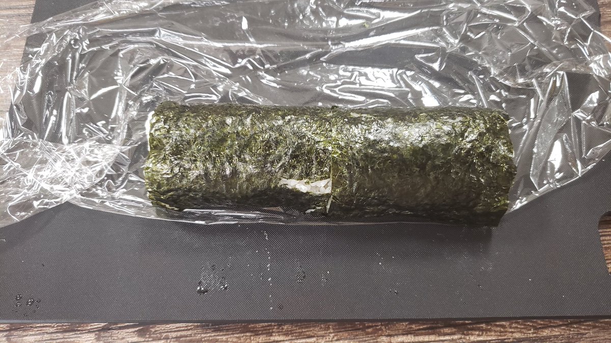 作るのが死ぬほどめんどくさい 『海鮮恵方巻き』 を「コンビニ食材」で「5分」で「300円台」の条件で作る方法考えました 今からでも節分に間に合うから全員どや顔で手作り恵方巻き作ってください 工作気分でお子様と一緒に作れますしかもめちゃくちゃ旨い もう恵方巻きはこれでいく(確信)