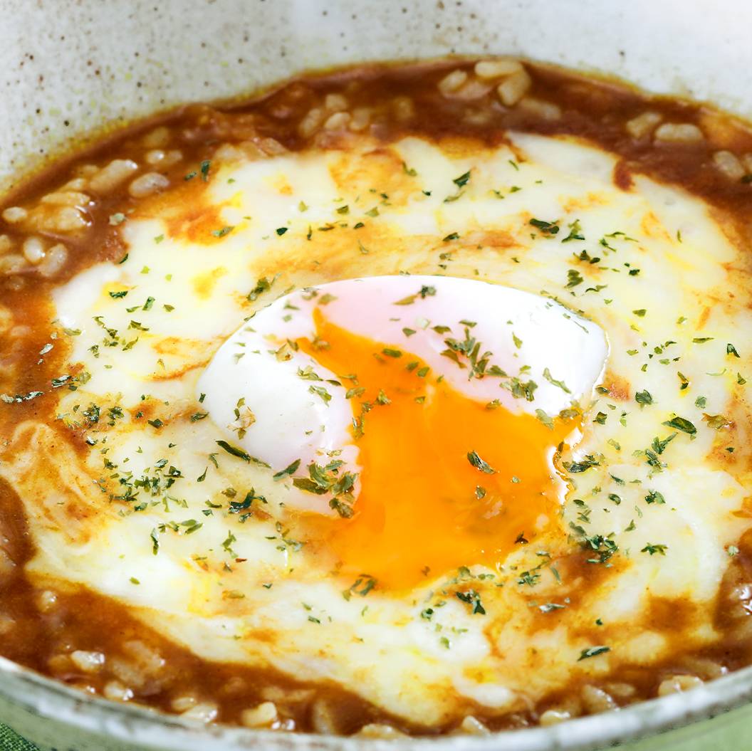 サッポロ一番にジャワカレー入れたカレーラーメン、マジウマいからトレンドに乗じてマジ広めたい  鍋に豚バラ80g、玉葱1/4個入れ炒め、水500cc入れ沸かし麺を茹で  付属のスープとジャワカレー1片入れスパイスをかけるだけ  麺は醤油味ね  残った汁にご飯とチーズ入れてチンして温玉でマジで天国逝ける 