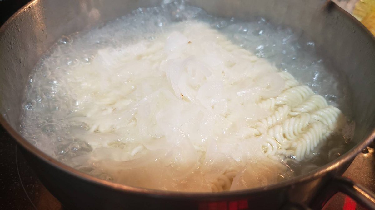 スープに甘味が出て店並みの高級感でるし玉葱はとろとろ、たまらん もう二度とやる