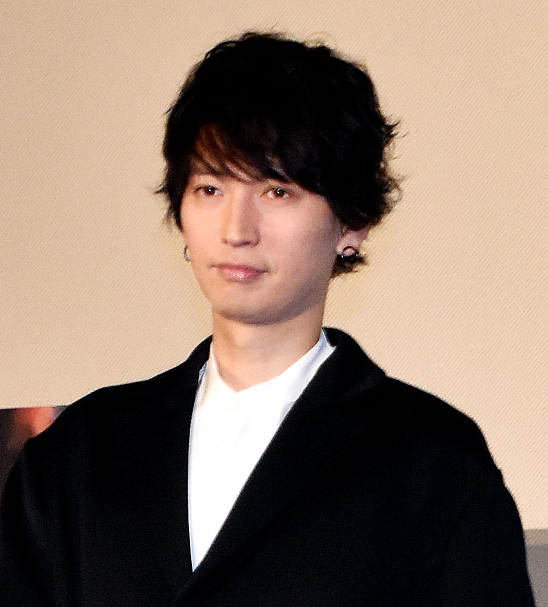 \✋ ただいまです ✨/ 大倉忠義、新型コロナから完全復活❗ 休養中、大倉のぬいぐるみ&緑スニーカーで登場した #成田凌 へ💚「僕も好きなんですけど、好き好き言われると恥ずかしい(笑)」 #大倉忠義 #大倉くん #関ジャニ #行定勲 #窮鼠はチーズの夢を見る @kyuso_movie