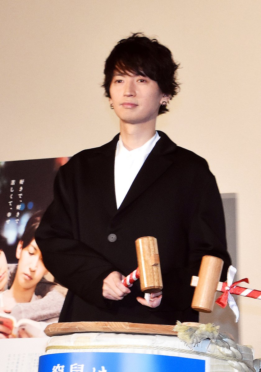 \✋ ただいまです ✨/ 大倉忠義、新型コロナから完全復活❗ 休養中、大倉のぬいぐるみ&緑スニーカーで登場した #成田凌 へ💚「僕も好きなんですけど、好き好き言われると恥ずかしい(笑)」 #大倉忠義 #大倉くん #関ジャニ #行定勲 #窮鼠はチーズの夢を見る @kyuso_movie