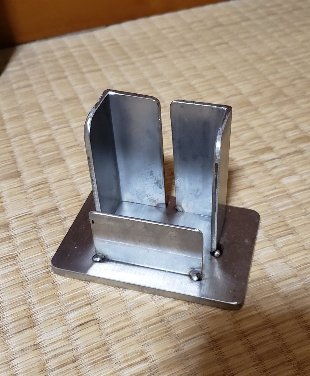 実家、鉄工所なのだが、久々に帰ったら親の寝室にすごいモン作って置いてあった