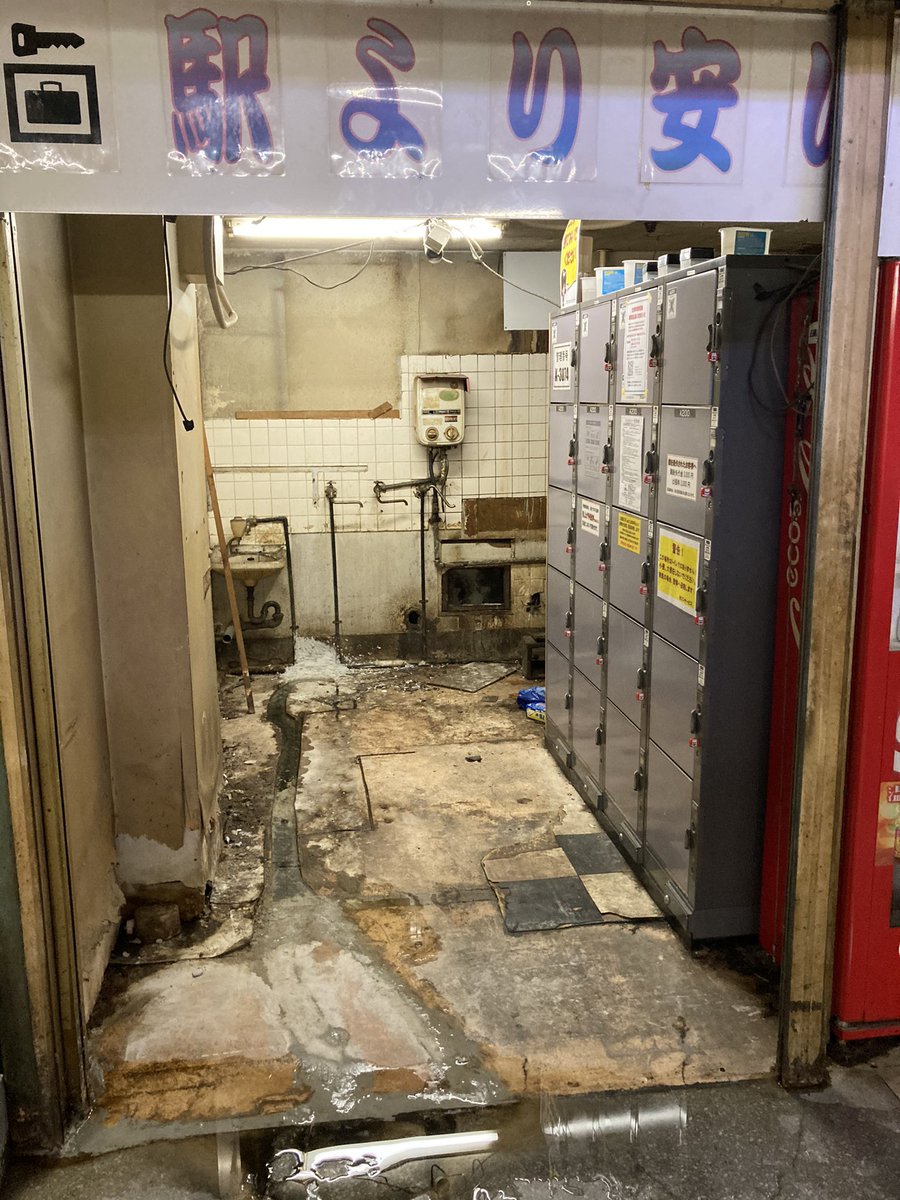 浅草地下街のコインロッカー、汚さが限界すぎないか