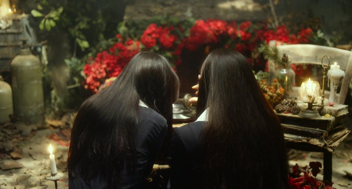 amazon primeで配信してる『京城学校』という映画、日本統治下の韓国で、身体が弱い少女達のための山奥の全寮制療養学校で繰り広げられる耽美怪奇薬物百合映画なので好きそうな人はみんな観るといいです