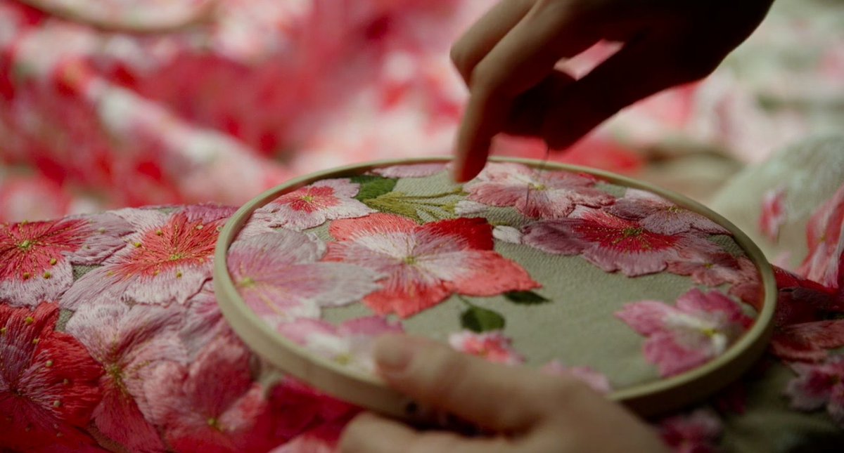 amazon primeで配信してる『京城学校』という映画、日本統治下の韓国で、身体が弱い少女達のための山奥の全寮制療養学校で繰り広げられる耽美怪奇薬物百合映画なので好きそうな人はみんな観るといいです