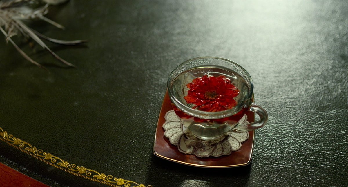 amazon primeで配信してる『京城学校』という映画、日本統治下の韓国で、身体が弱い少女達のための山奥の全寮制療養学校で繰り広げられる耽美怪奇薬物百合映画なので好きそうな人はみんな観るといいです