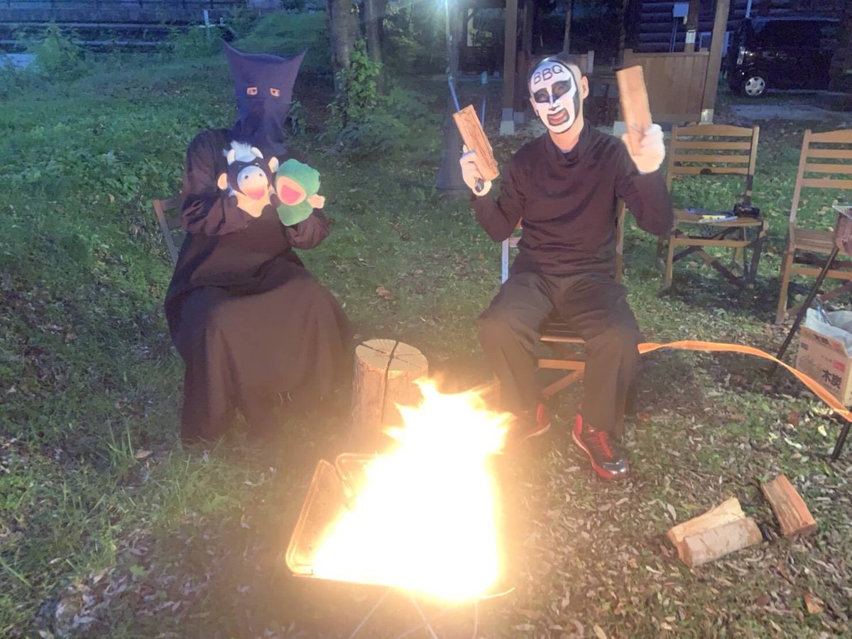 ただの焚き火とは思えない儀式っぽさ。 