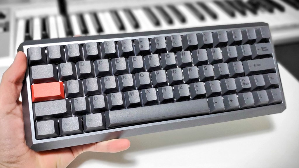 クソみたいな配列のキーボードできた 