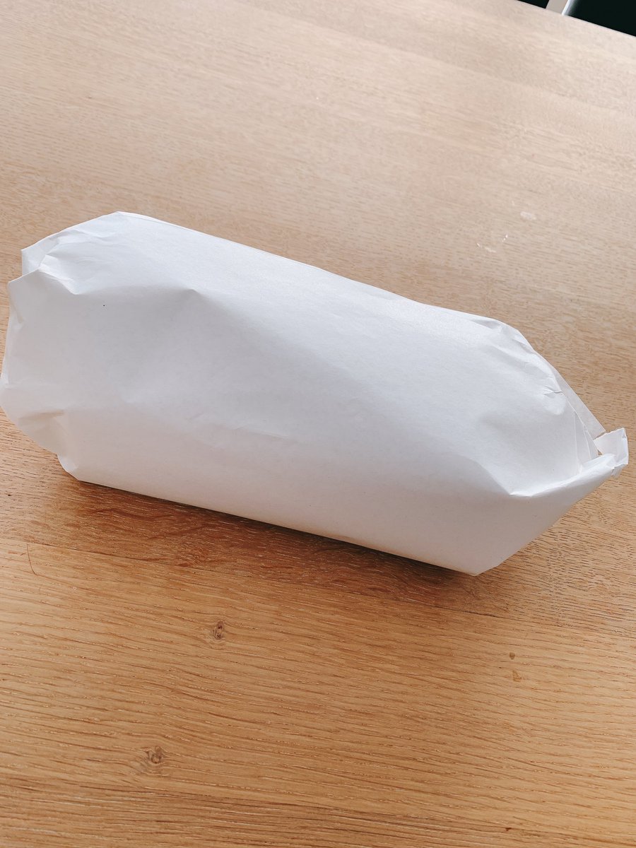 ケーキを買ったんやけどドイツの簡易包装をフォロワーにも感じて欲しい 