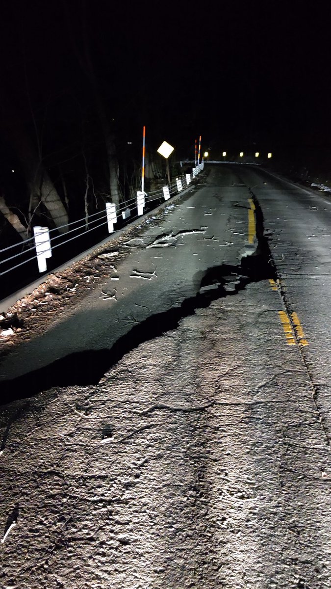 ギア1で走っててよかった😭😭😭😭😭😭 安達太良山から岳温泉の道やられてる 