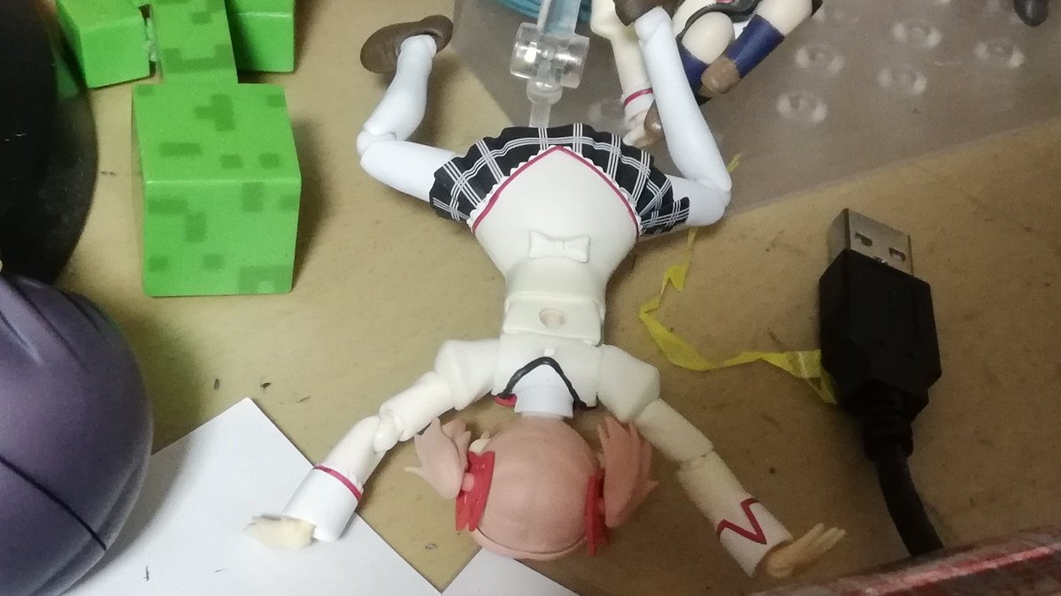 地震で倒れてすっげーバカっぽくなってたまどか見てよ 