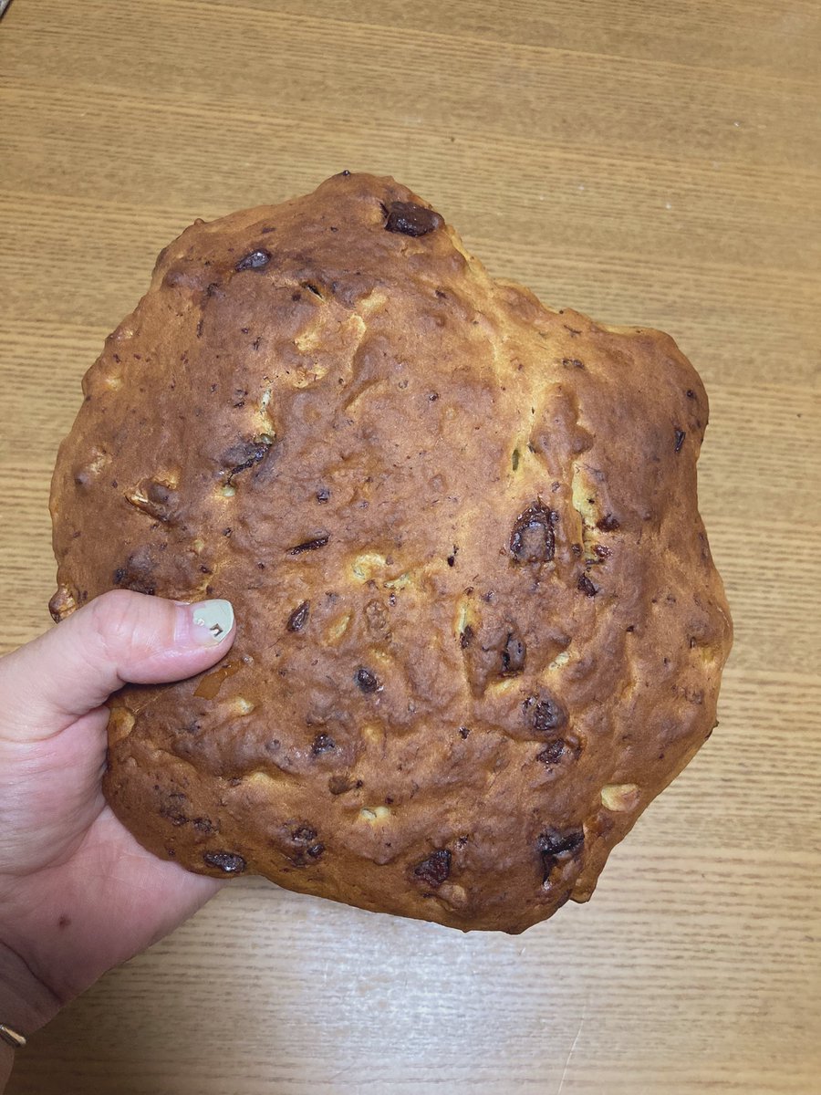 【怪異】8センチくらいのスコーンを6個焼いたはずなのにオーブンを開けると25センチほどの巨大なスコーンが1個だけ出てきたのです