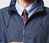   第1位 スーツの上にウィンドブレーカー 