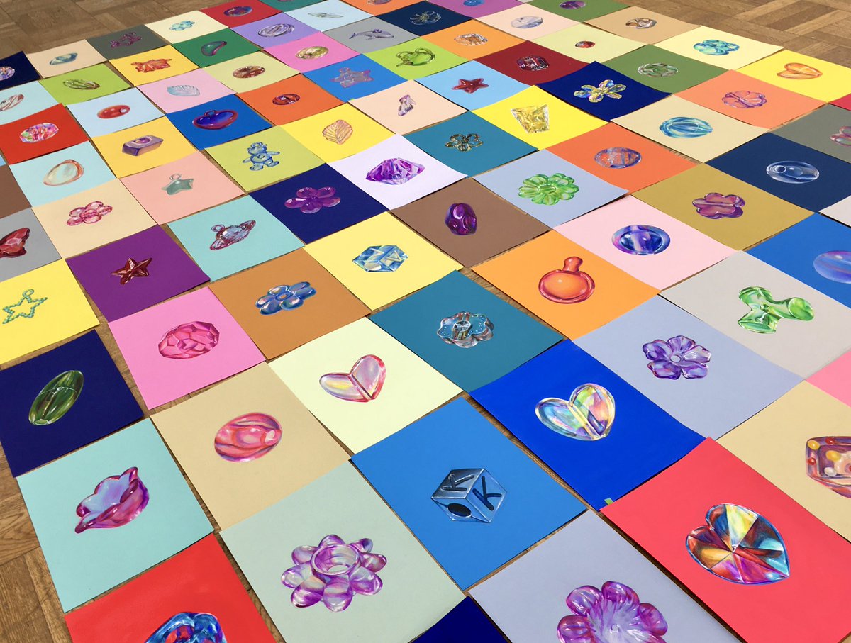 大学の『100枚ドローイング』という課題で100個のビーズを描きました