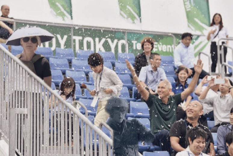本来なら今ぐらいの時期に東京五輪が開催されるはずだったんだけど、こんなお粗末な暑さ対策で今年の災害級の暑さを乗り切れたはずねーだろ↓ ・コンクリートに打ち水をする ・濡れタオルを首に巻く ・アサガオを並べる ・陣笠のような傘をかぶる ・人工雪を降らす ・氷1300tで選手を冷やす