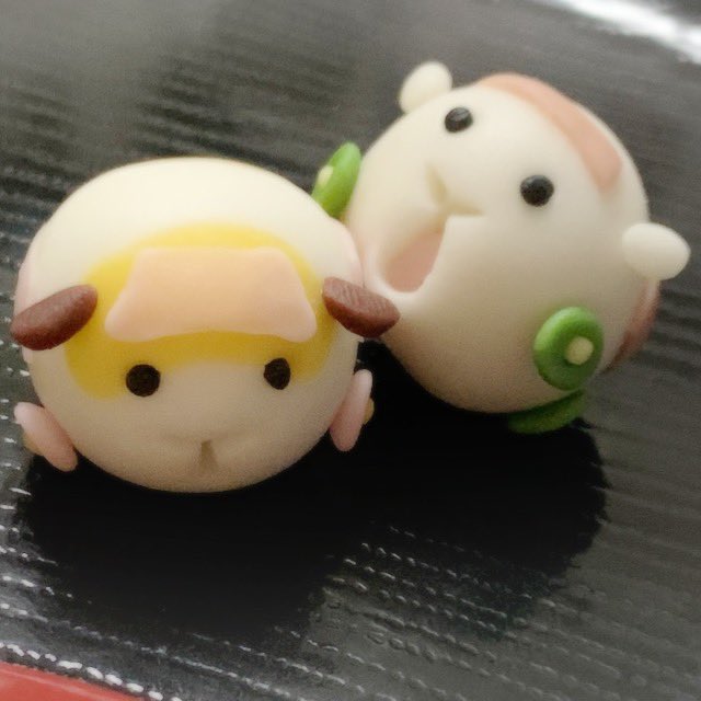 今日登場したモルカーの練り切り作りました、驚き顔可愛いです 