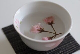 桜の塩漬けって染井吉野で作るのかと思ったら八重桜らしい
