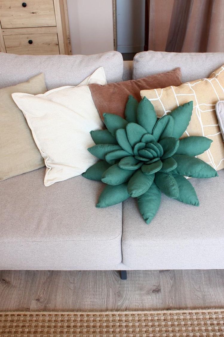 多肉植物好きの人には刺さるクッション。   