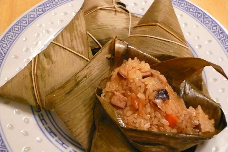 「ちまき」って言ったら当然「端午の節句に食べるういろうみたいな細長い和菓子」だと思ってるんだけど、みんなの思う「ちまき」ってどれ