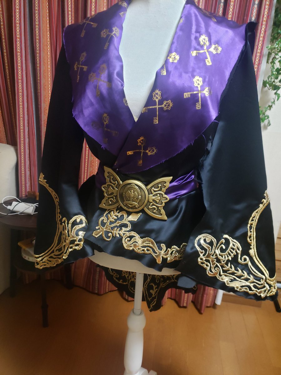 刺繍、、刺繍が 終わったぁぁあああ指血祭りだけども、910m縫い込みしたぁぁぁ式典服わぁぁぁ