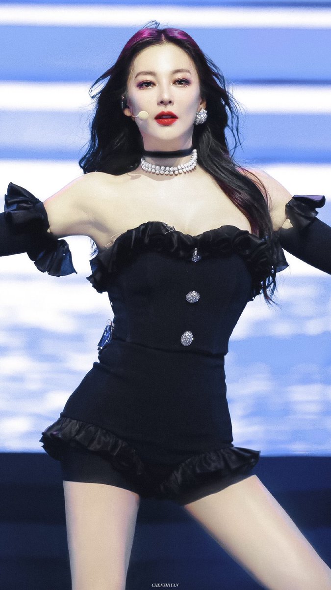 乘风破浪的姐姐という30↑のお姉様たちだけでアイドルグループを作る番組があるんですけど、それに出演中の张雨绮(ヂャンユーチー)のスタイルが今話題。张雨绮だけじゃなくて他のお姉様たちもオトナの魅力が爆発していて本当に憧れる💭